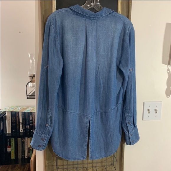 Anthropologie Cloth & Stone Split-Back Chambray Button-down Size Small - Picture 4 of 4